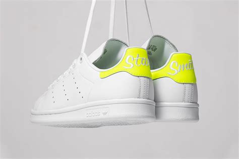 adidas stan smith scripted